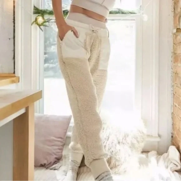 Aerie Cream Sherpa Women’s Jogger Pants XS Cozy Neutral Aesthetic - Picture 14 of 14